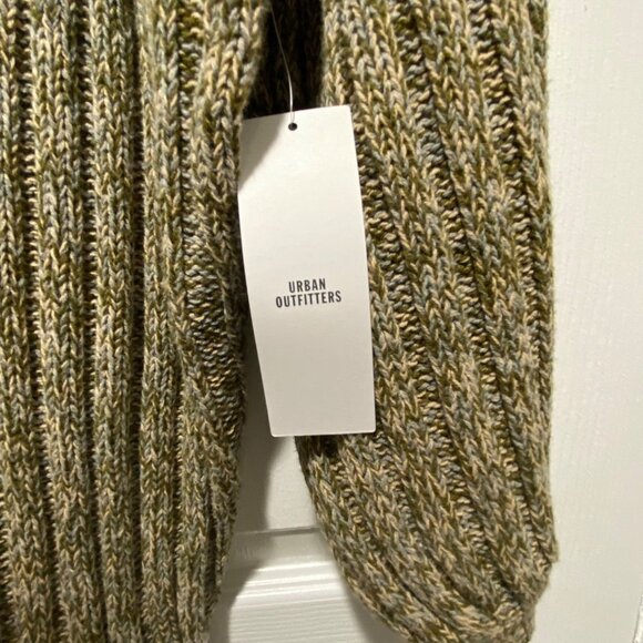 NWT Urban Outfitters Olive Oversized Slouchy Chunky Cable Knit Sweater Size XS - Picture 3 of 7